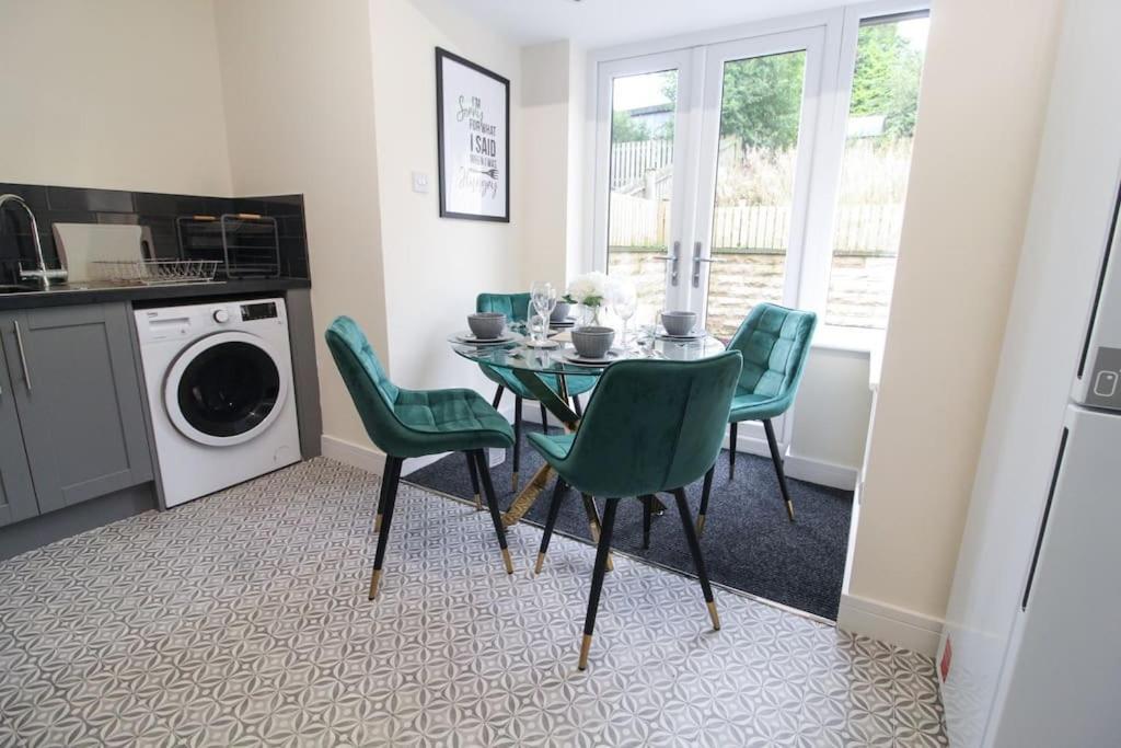 Modern 3 Bed, Contractors Welcome, Bradford Bradford  Eksteriør bilde