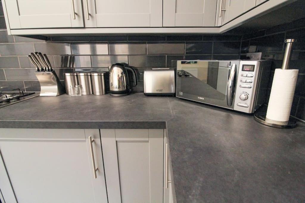 Modern 3 Bed, Contractors Welcome, Bradford Bradford  Eksteriør bilde