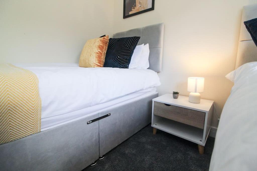 Modern 3 Bed, Contractors Welcome, Bradford Bradford  Eksteriør bilde