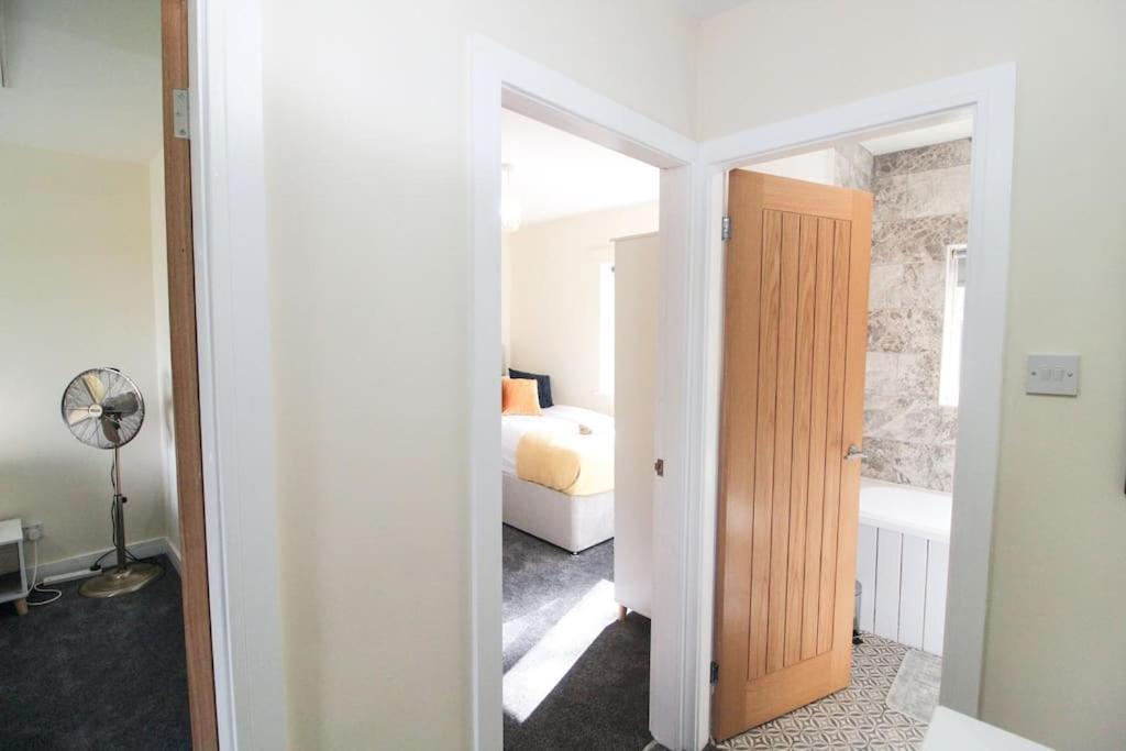 Modern 3 Bed, Contractors Welcome, Bradford Bradford  Eksteriør bilde