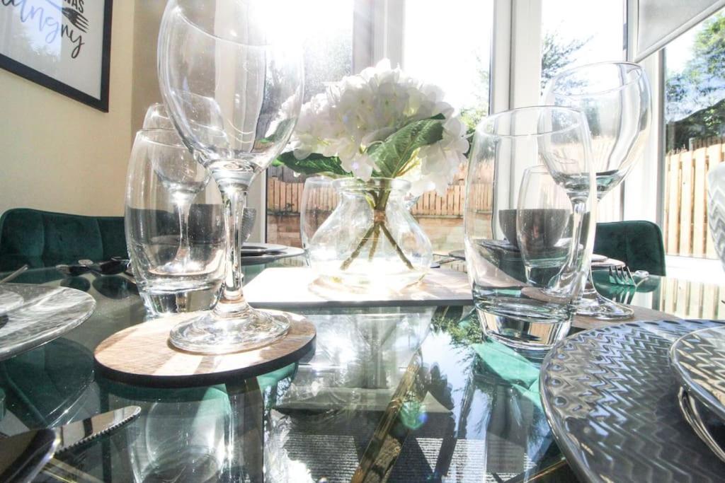 Modern 3 Bed, Contractors Welcome, Bradford Bradford  Eksteriør bilde