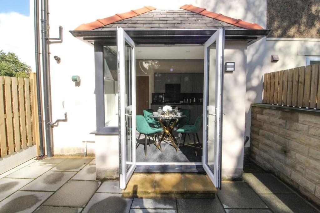 Modern 3 Bed, Contractors Welcome, Bradford Bradford  Eksteriør bilde