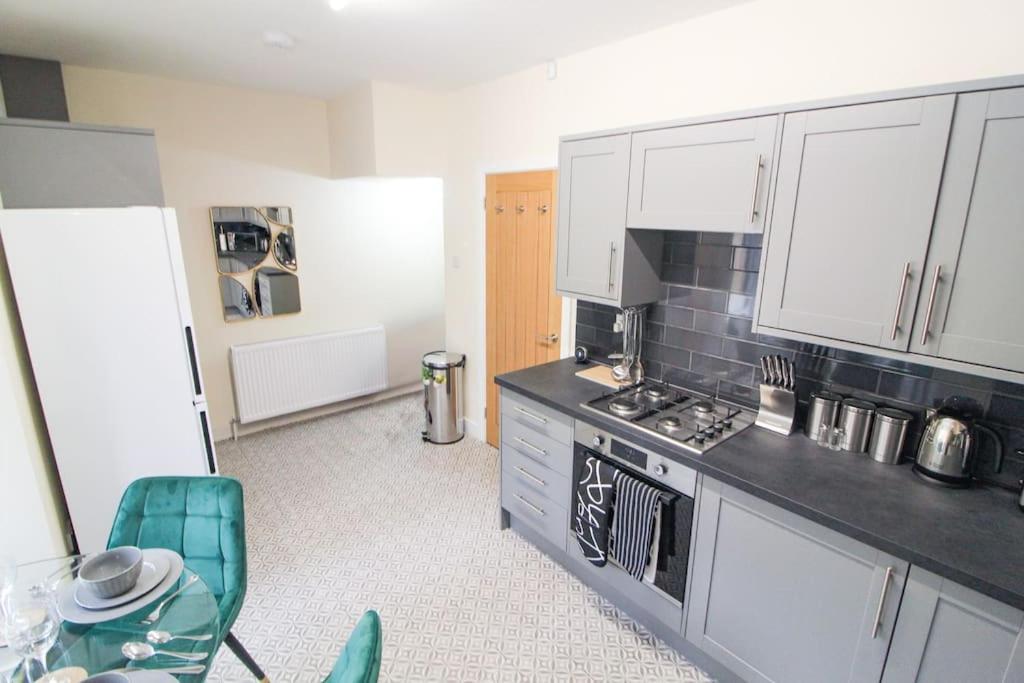 Modern 3 Bed, Contractors Welcome, Bradford Bradford  Eksteriør bilde