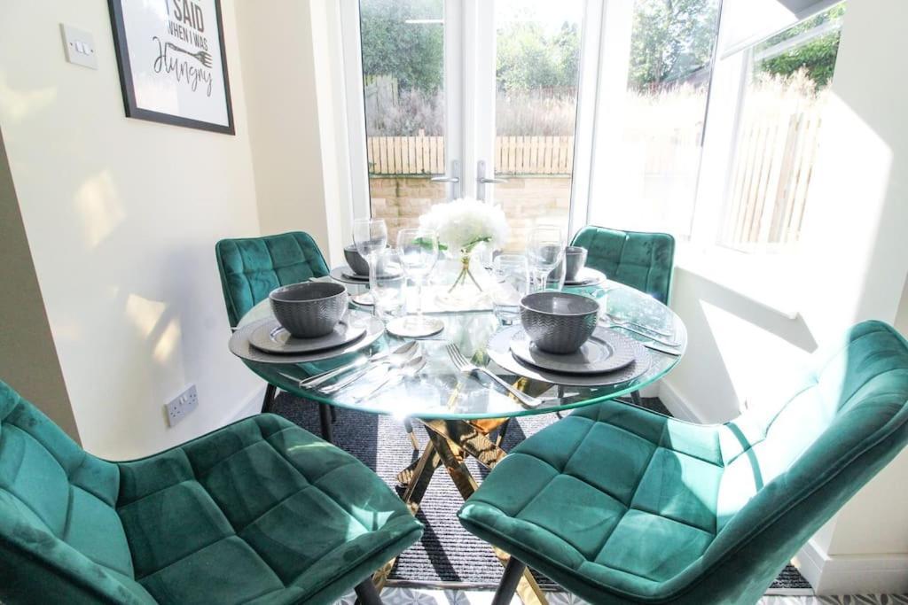 Modern 3 Bed, Contractors Welcome, Bradford Bradford  Eksteriør bilde