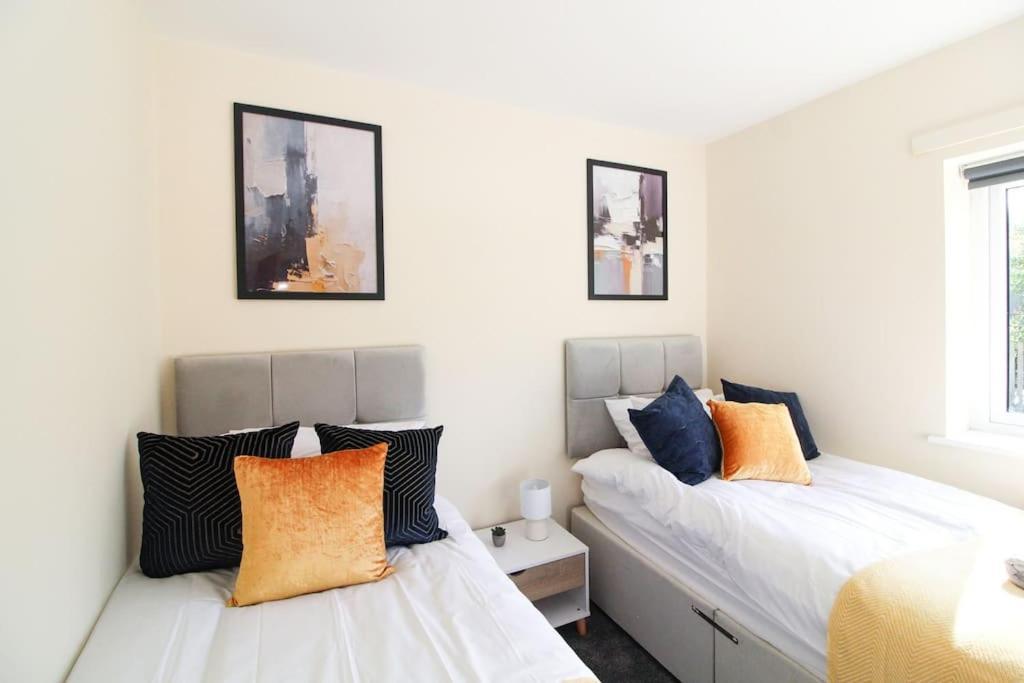Modern 3 Bed, Contractors Welcome, Bradford Bradford  Eksteriør bilde